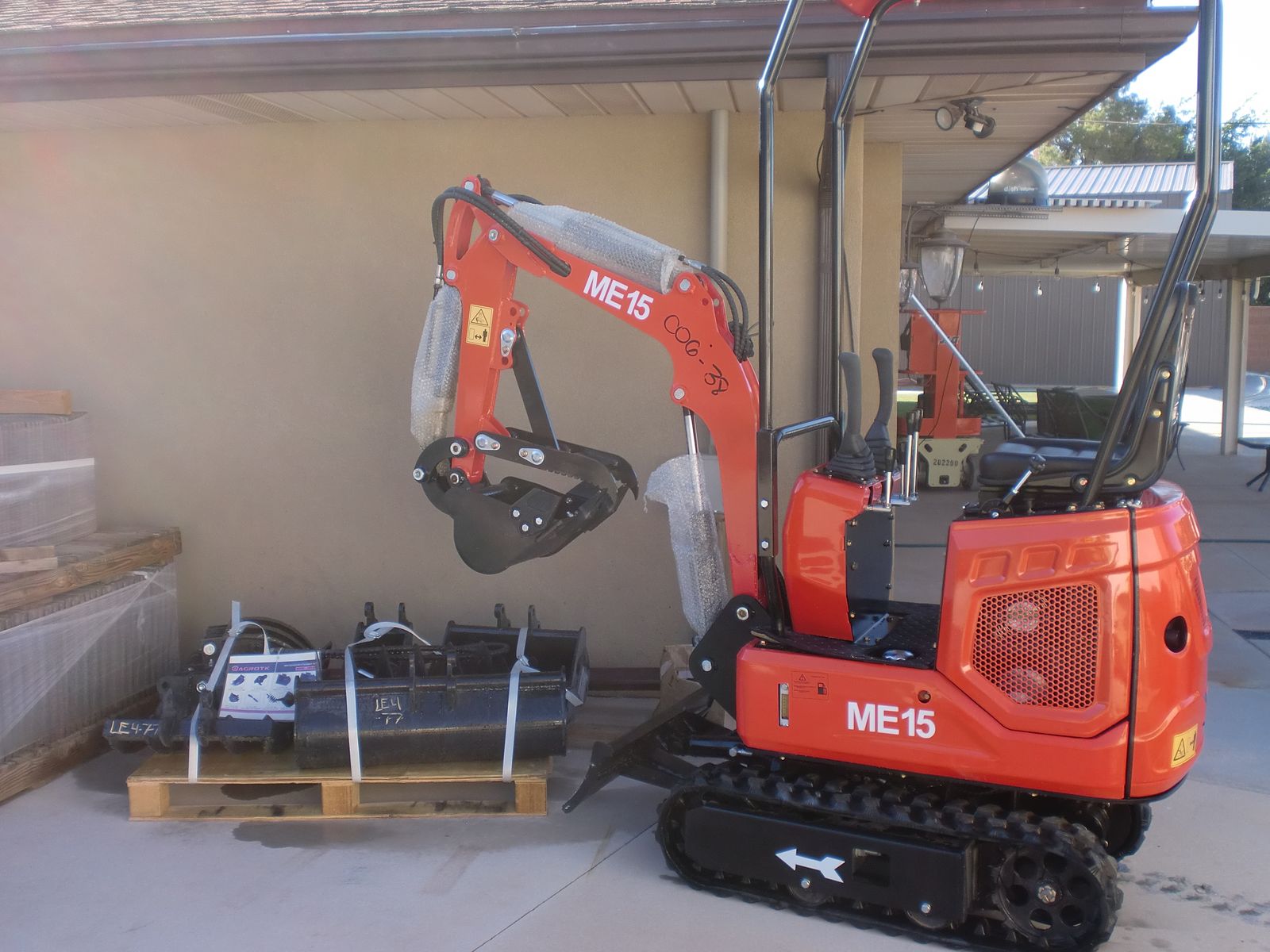 New 2026 ME15 Mini Excavator w/ 9 attachments