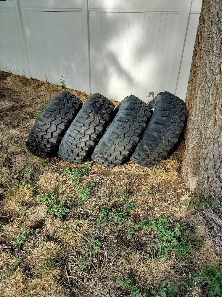 35x12.5x15 super swampers