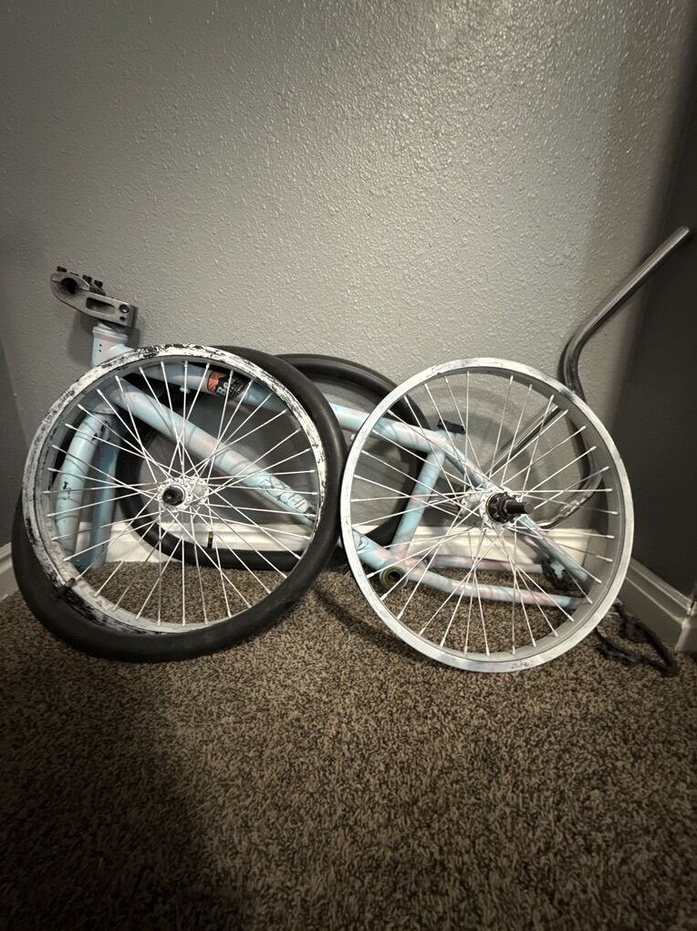 Sunday Bike Frame With Unused Sunday CurrentTire