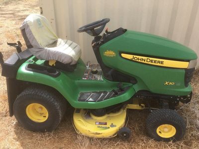John Deere Riding Mower