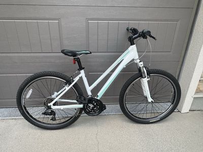 Giant Revel 2 Women's Mountain Bike - White/Teal - Size Small