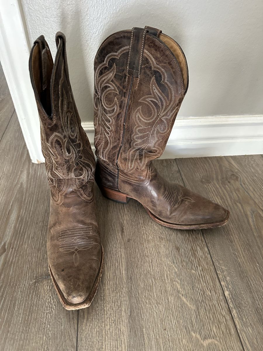 Shyanne Women's 8.5 Brown Leather Cowboy Boots with Embroidered Detail