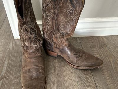 Shyanne Women's 8.5 Brown Leather Cowboy Boots with Embroidered Detail