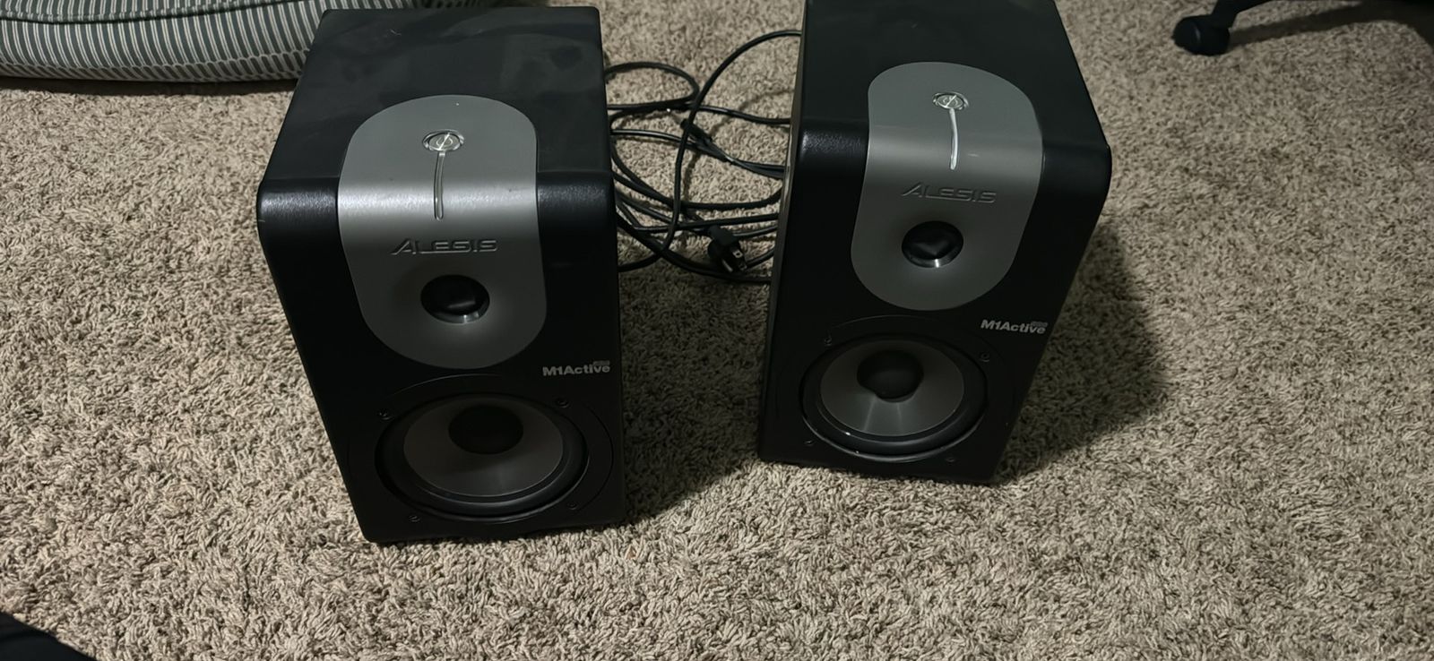 M1Active 520 Alesis Speaker pair