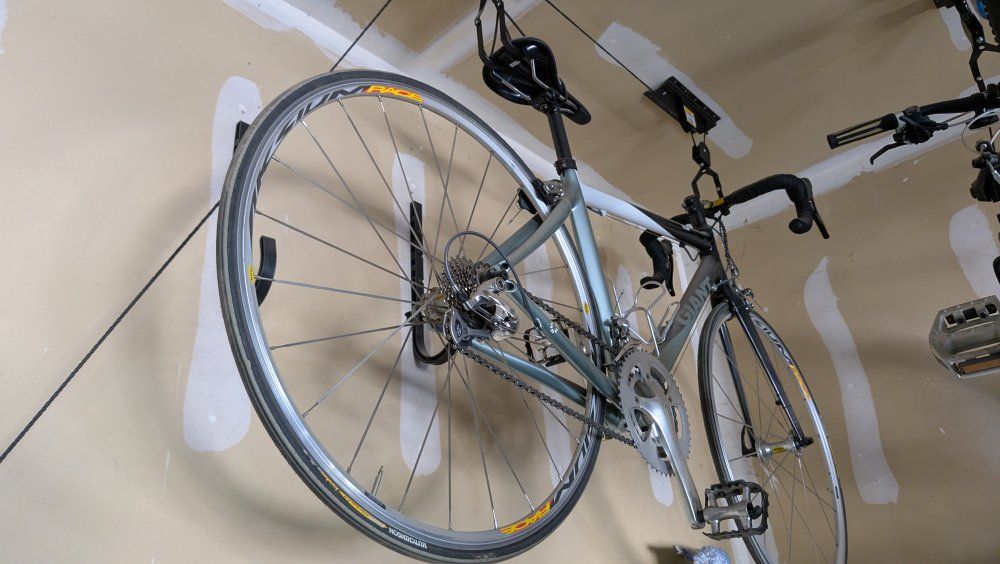 Giant carbon road bike