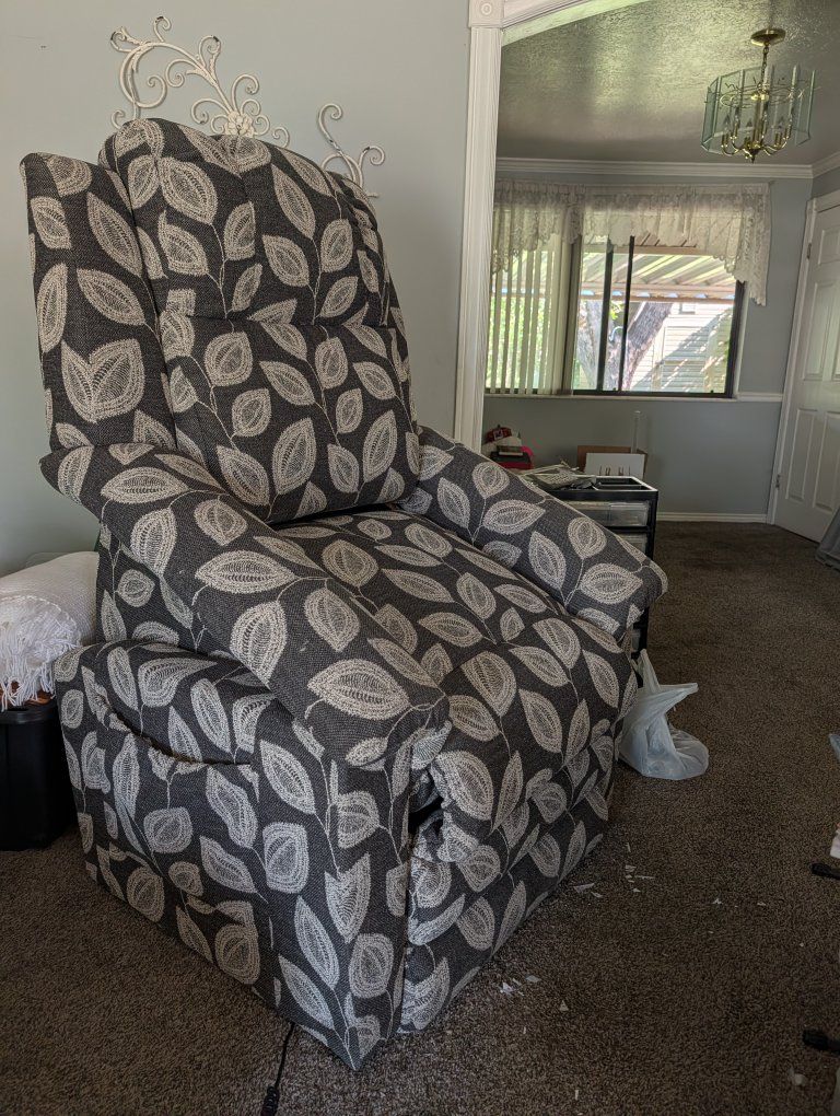 La-Z-Boy Power Lift Recliner Chair with Heat and Massage
