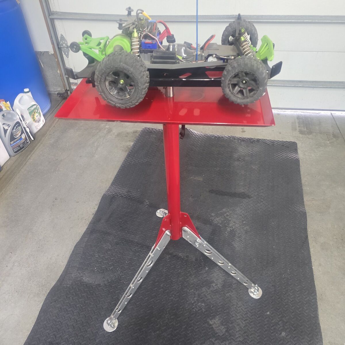 Axis Rocket RC car stand with swivel