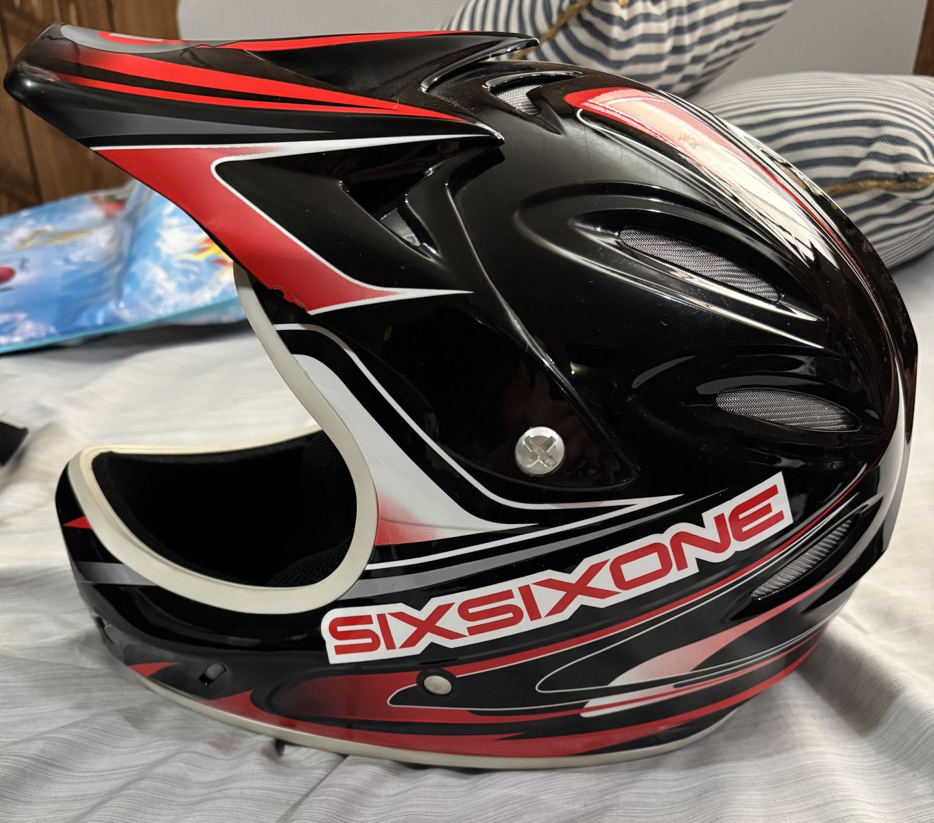 SixSixOne full face helmet