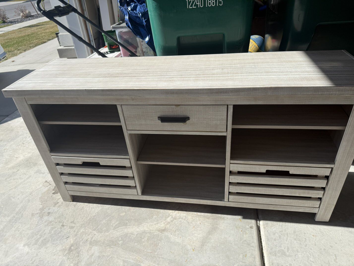 Entertainment center