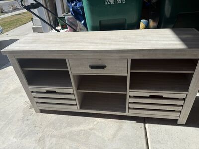 Entertainment center