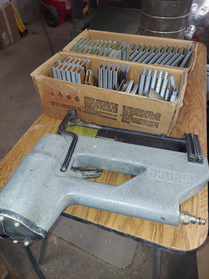 Senco stapler with staples