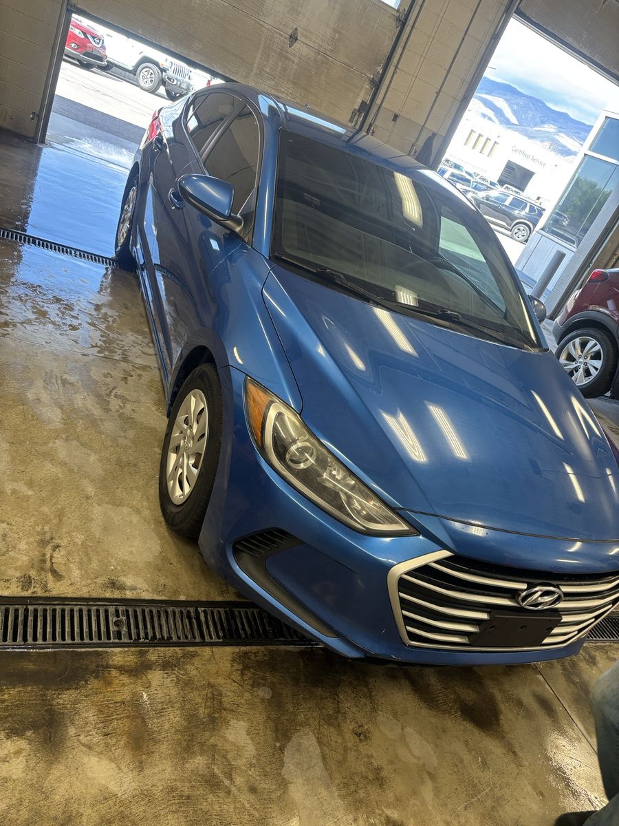 2017 HYUNDAI ELANTRA SE