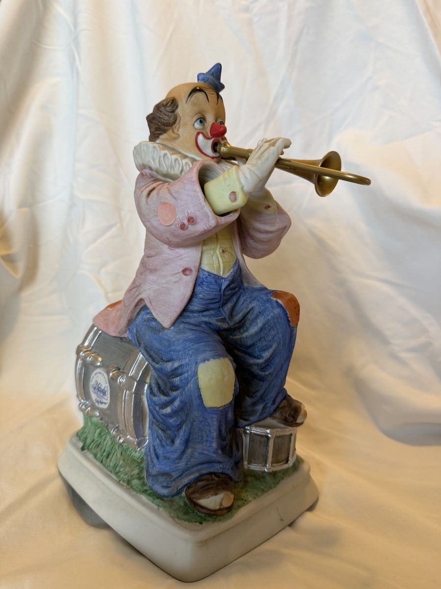 This listing is for a lot of 5 vintage "Willie the Hobo" Melody in Motion music