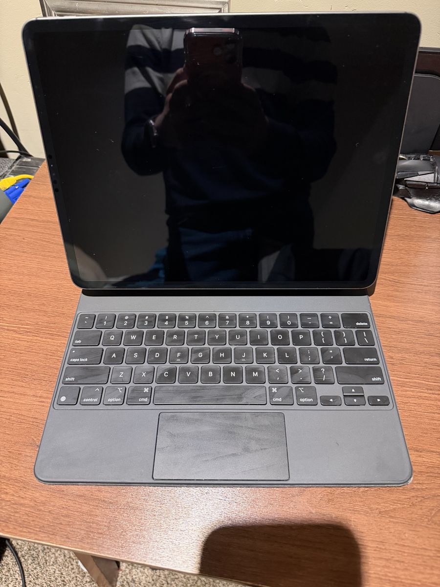 iPad Pro 5th Gen (M1) 2021 128 GB Wi-Fi + Cellular