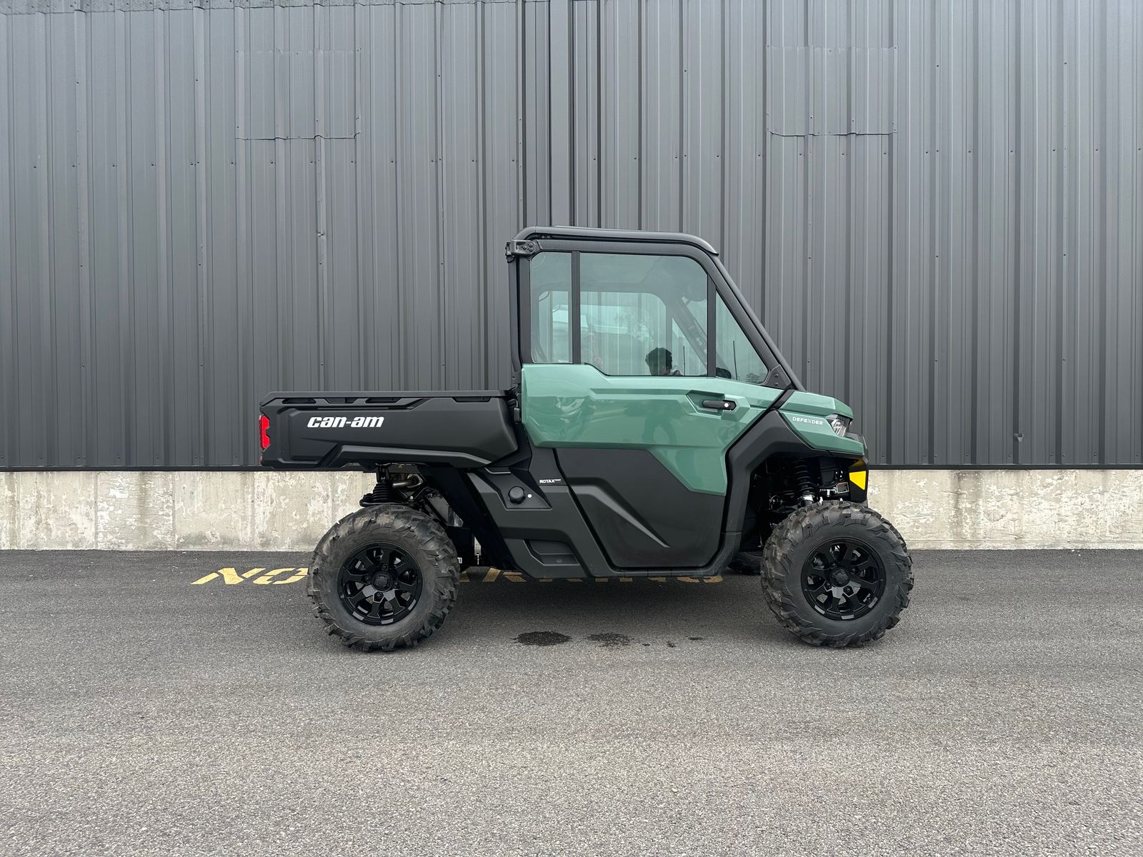 2026 Can-Am Defender DPS CAB HD10 Compass Green -