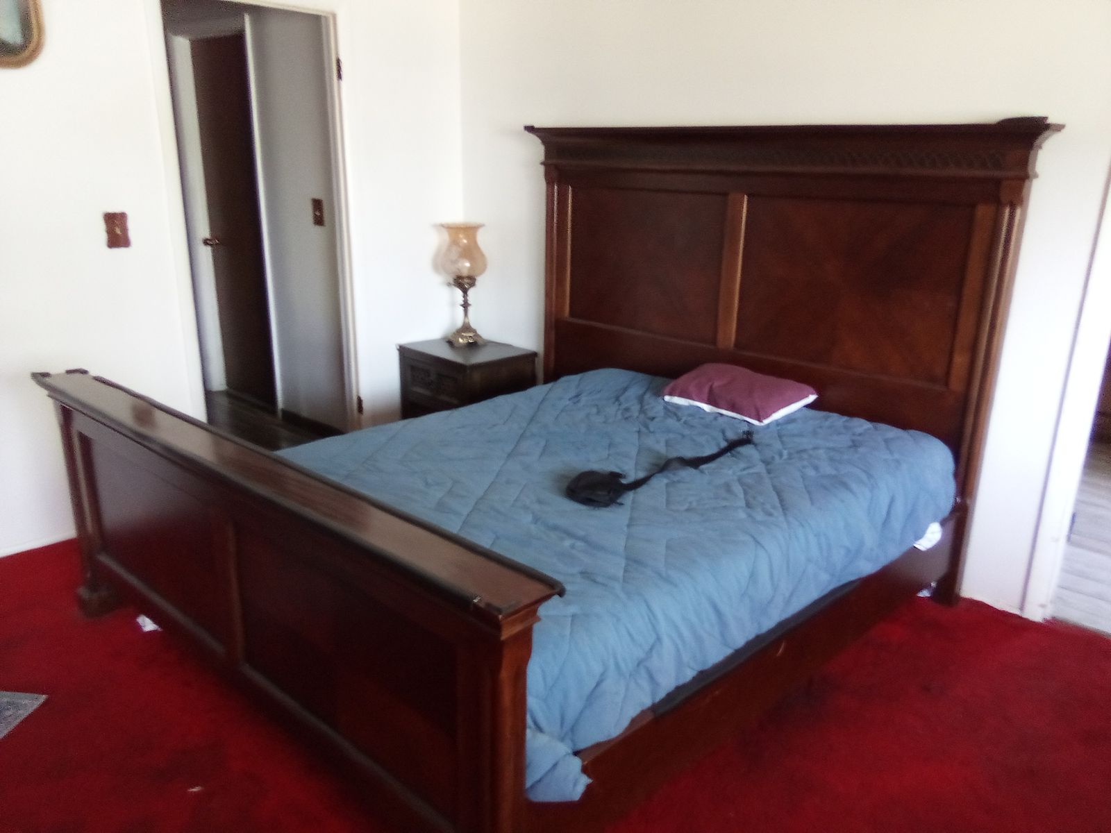 King size bed