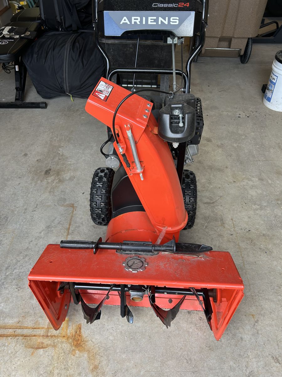 Ariens Classic 24 Snow Blower (moving)