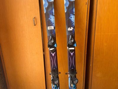 154cm Salomon Siam 5 Women’s Skis with Bindings