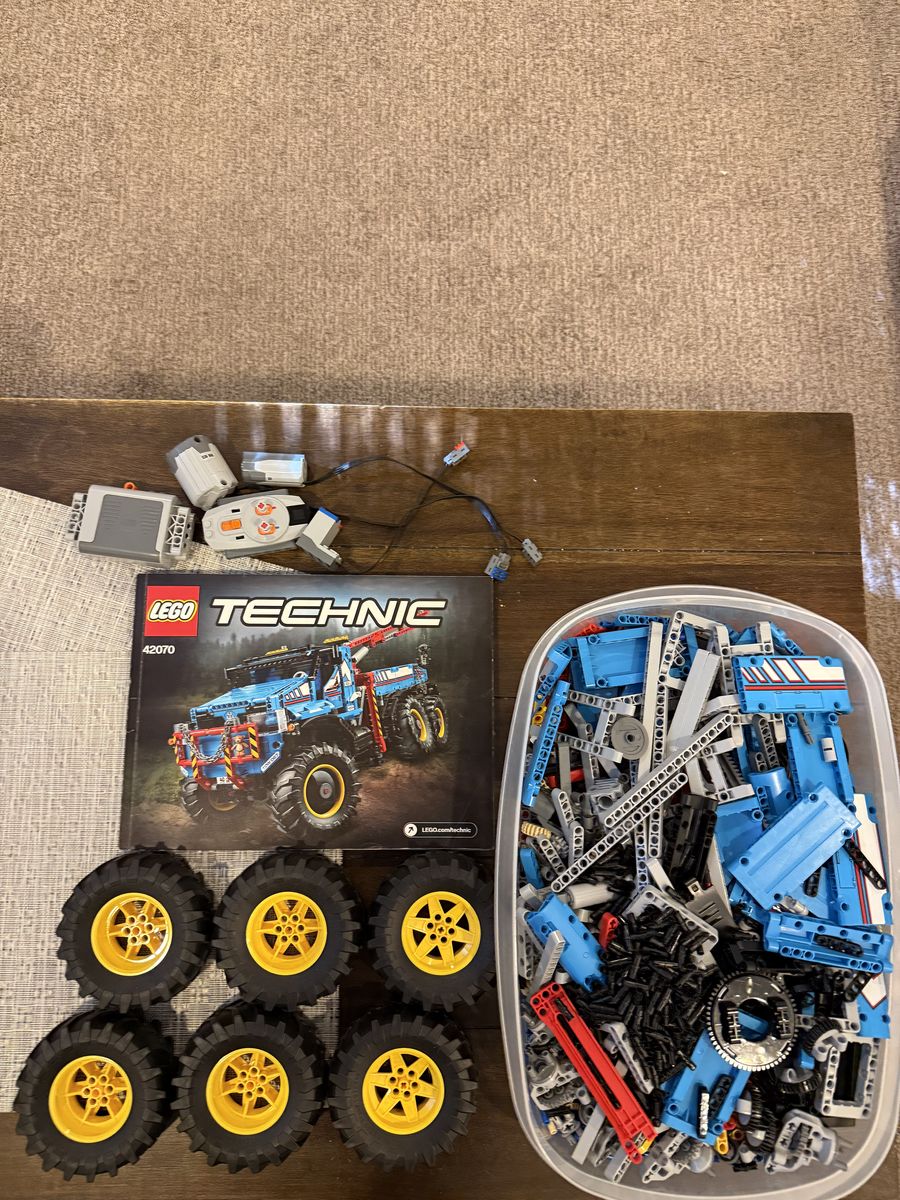 LEGO SET 42070-1 - 6x6 All Terrain Tow Truck
