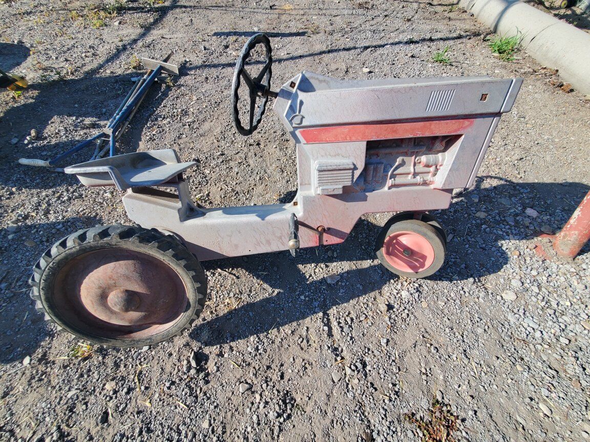 international petal tractor