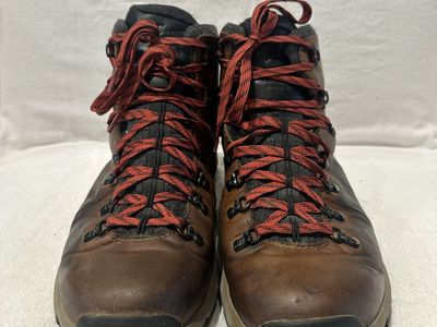 Danner men’s size 10.5 brown Leather WP 200g insulated hiking boots