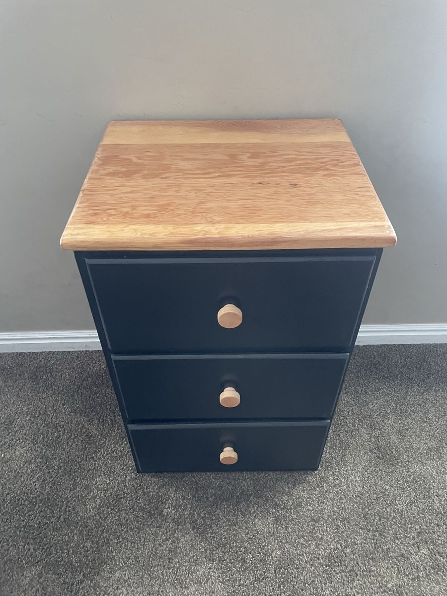 3-Drawer Nightstand