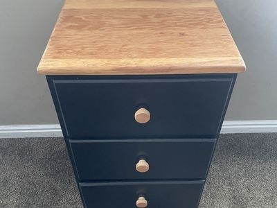 3-Drawer Nightstand