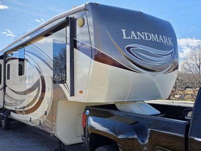 2012 Heartland Landmark Rushmore 40FT 5th Wheel – Off Grid Ready, Solar, Generator, Full Body Paint