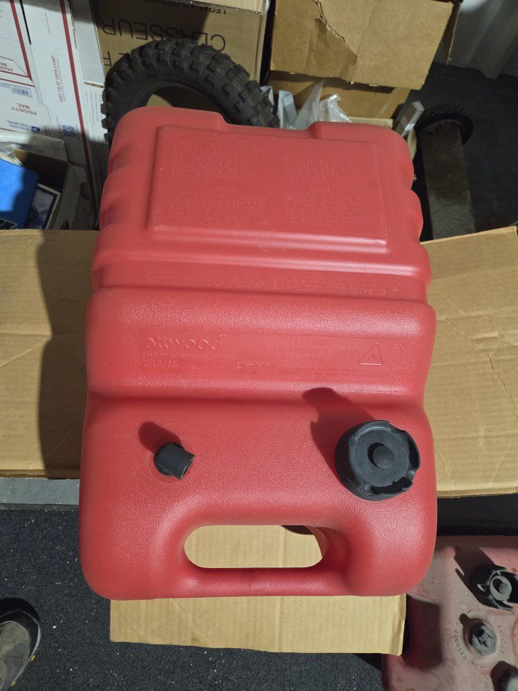 Attwood 6 Gallon Red Portable Marine Gas Tank Fuel Can
