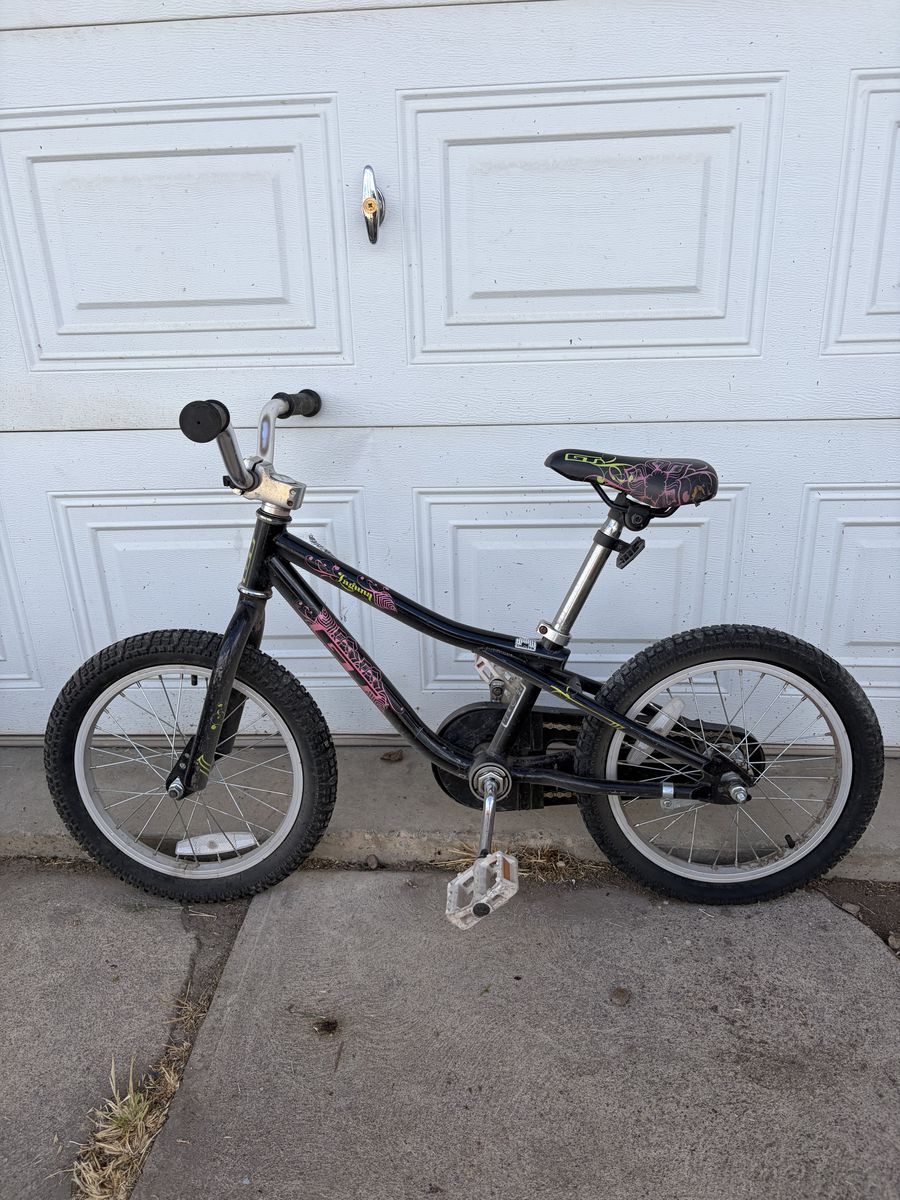 Girls GT Laguna bike