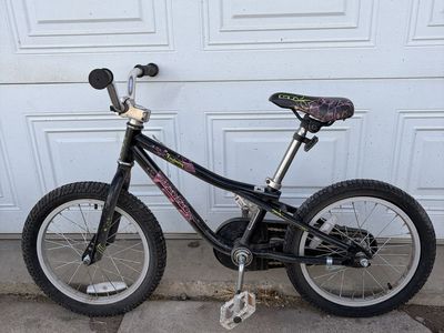 Girls GT Laguna bike