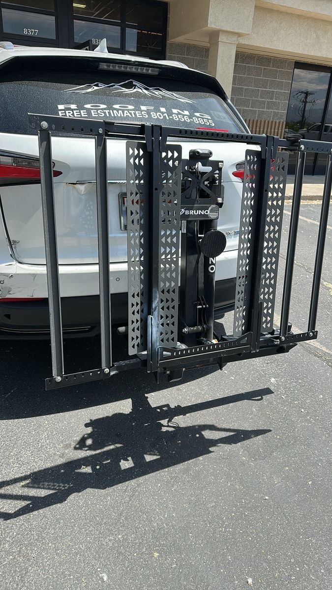 Bruno Liftgate ALS-275 with swing arm