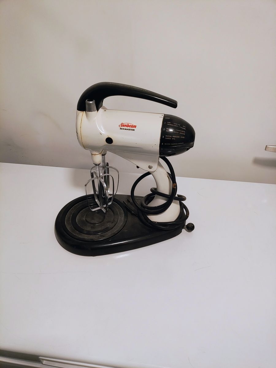 Sunbeam Mixmaster deluxe 12 speed mixer vintage