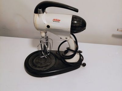 Sunbeam Mixmaster deluxe 12 speed mixer vintage