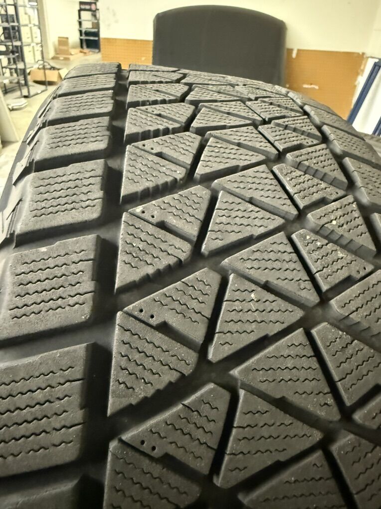 Bridgestone Blizzak 245/65R18