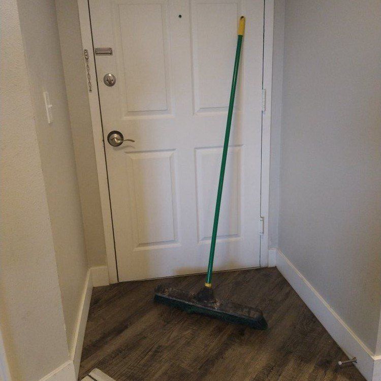 24" outdoor push broom