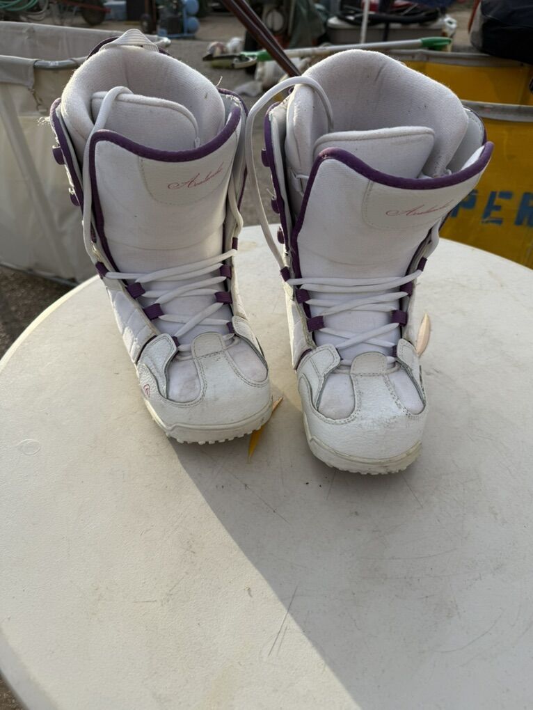 Avalanche Snowboard  Boots