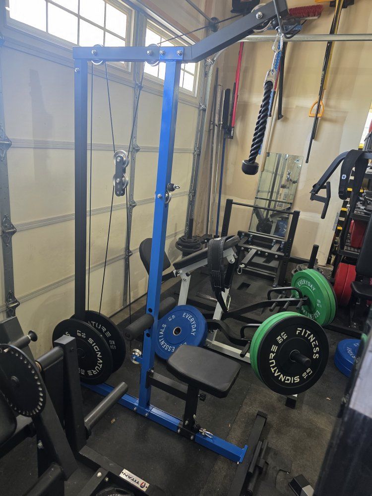Lat Pulldown Machine