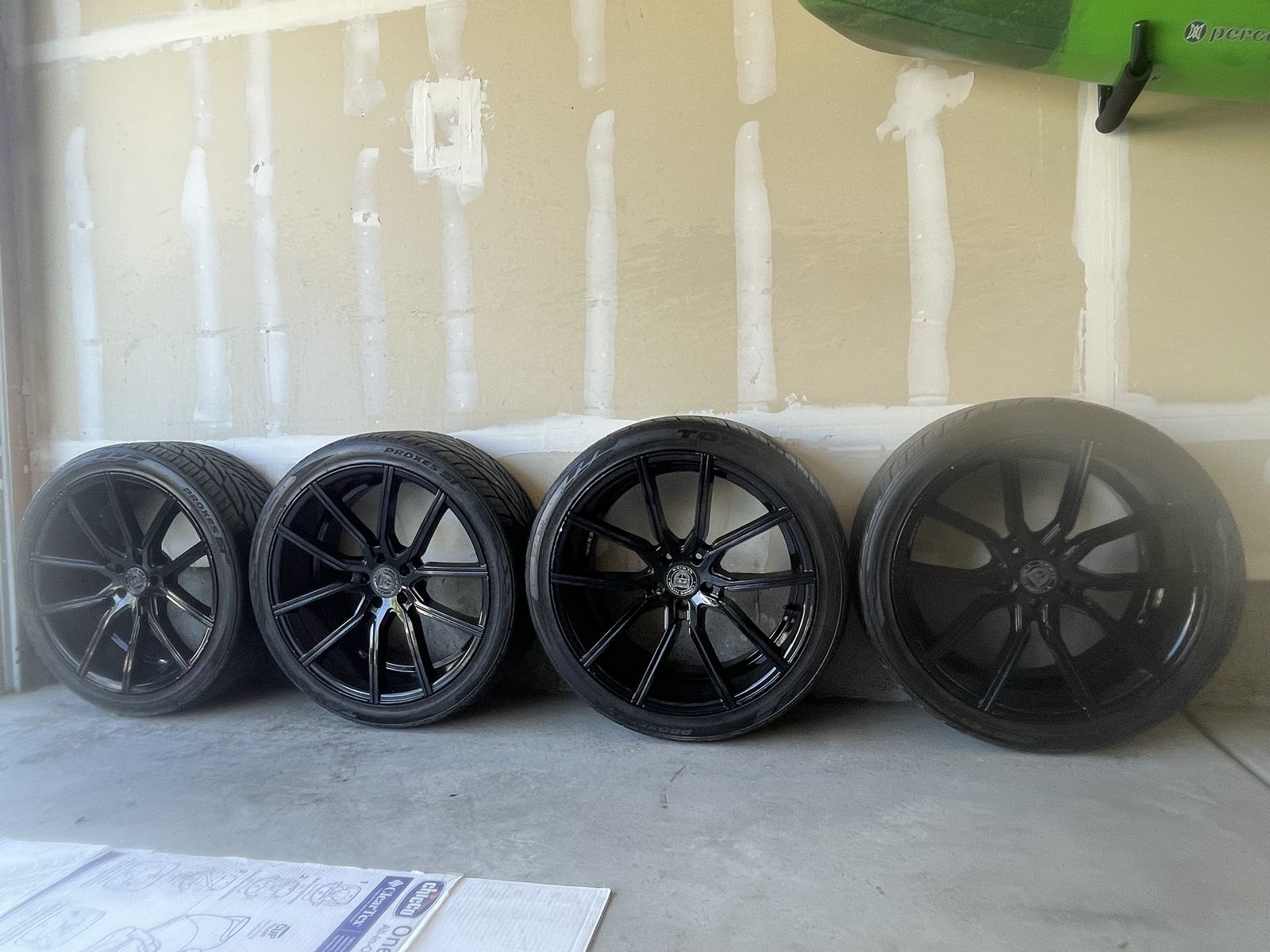 Lexani Premium Wheels and Tires 22s Range Rover