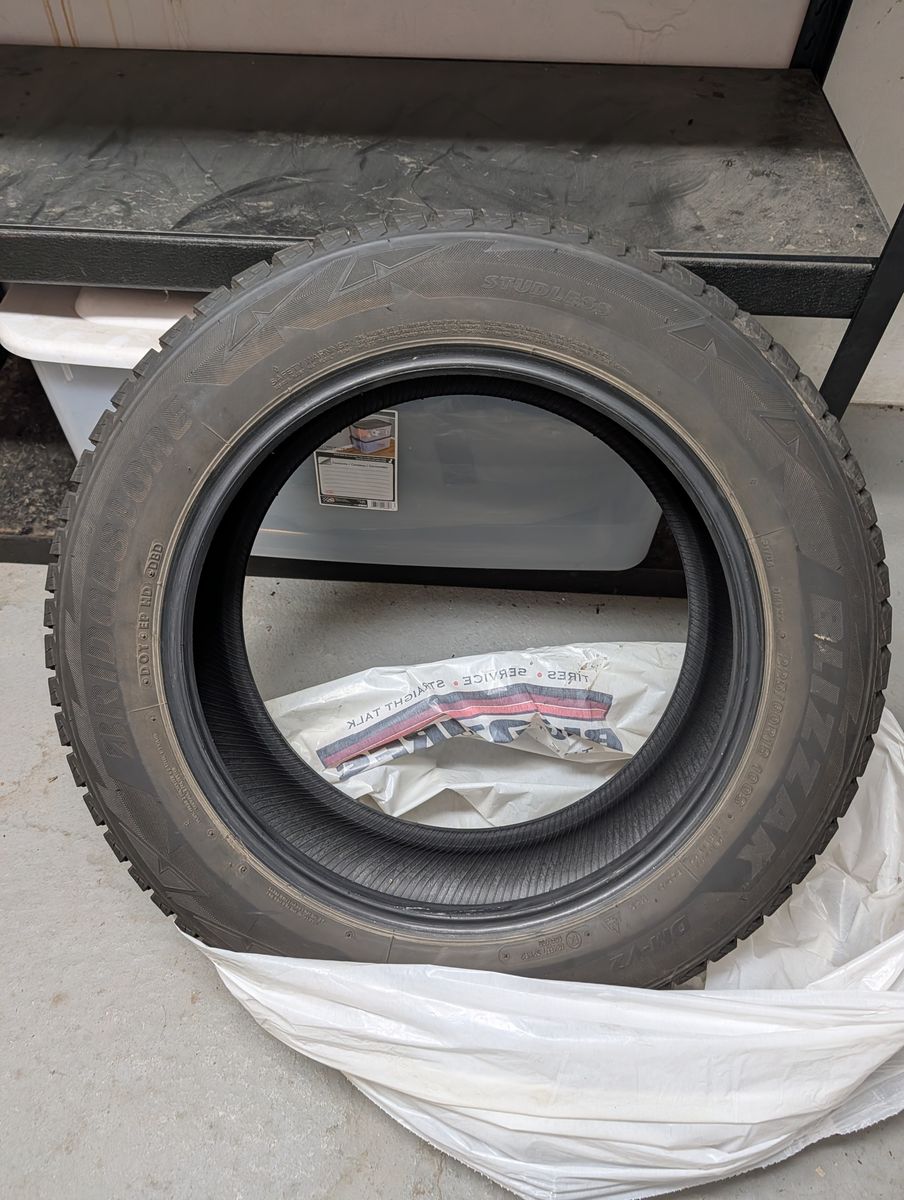 225 / 60R18 Blizzak Snow Tires