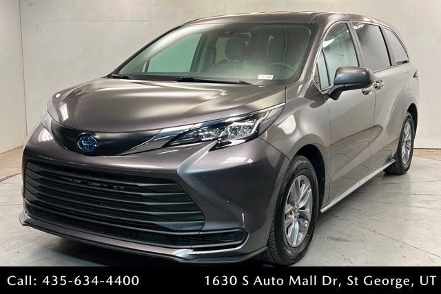 2023 Toyota Sienna LE 8-Passenger