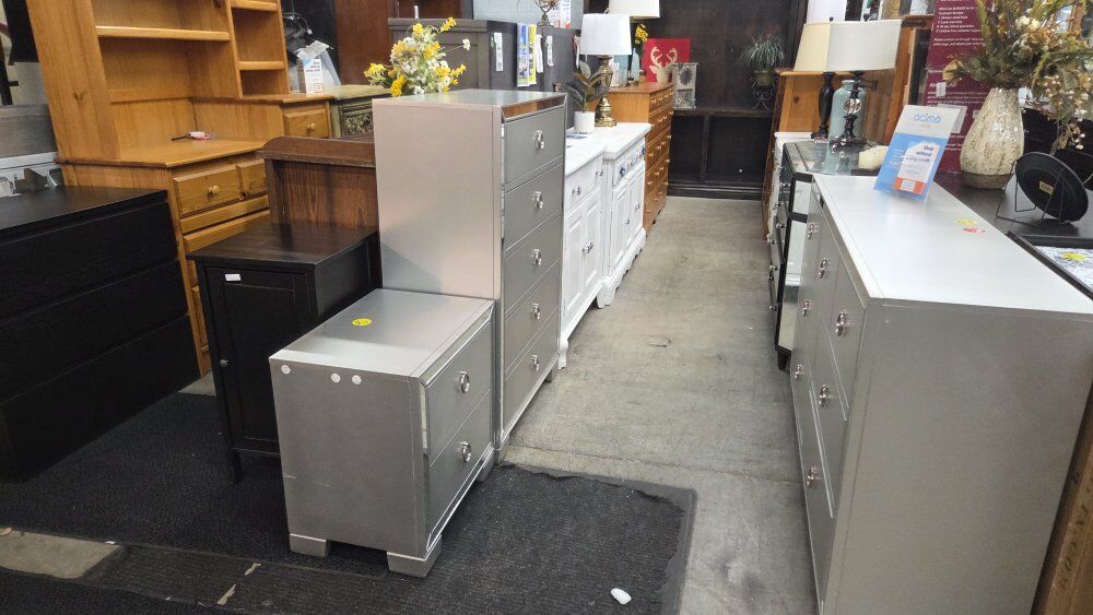 Layton Dining Sets | Dressers | Sectionals | S