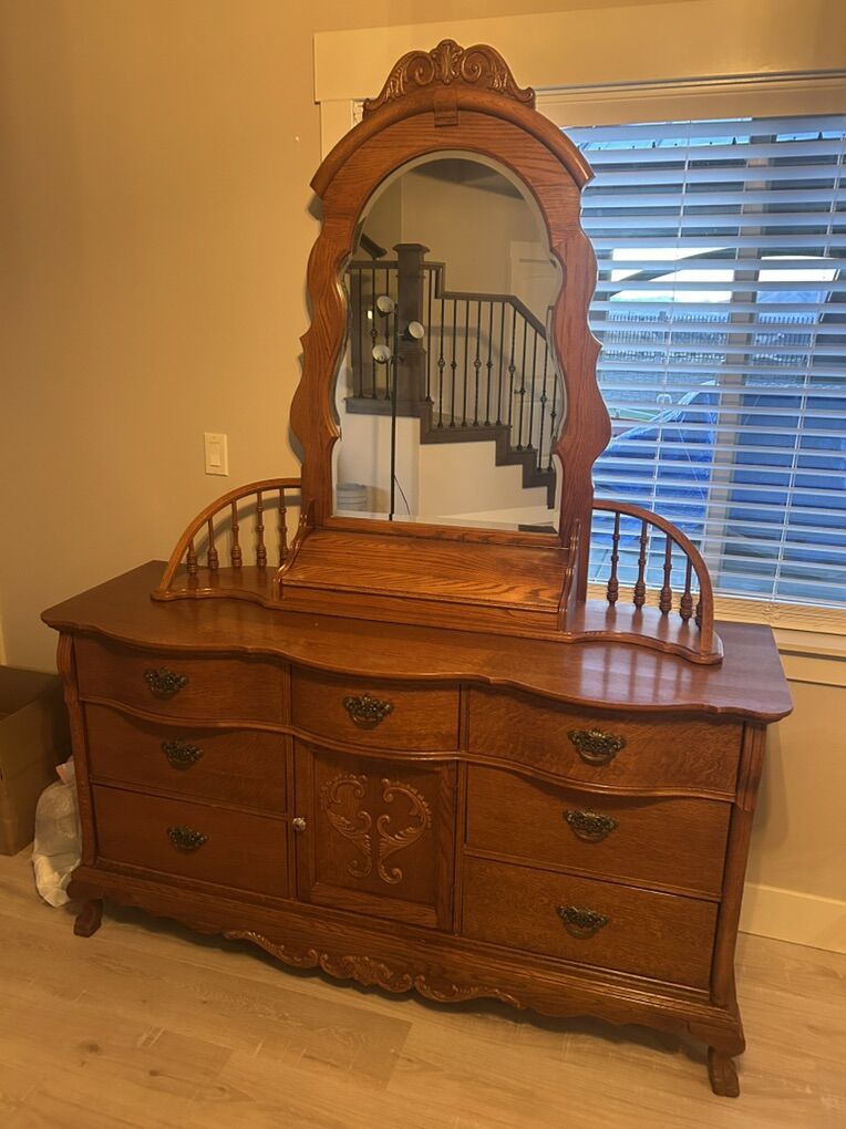 Lexington Dresser