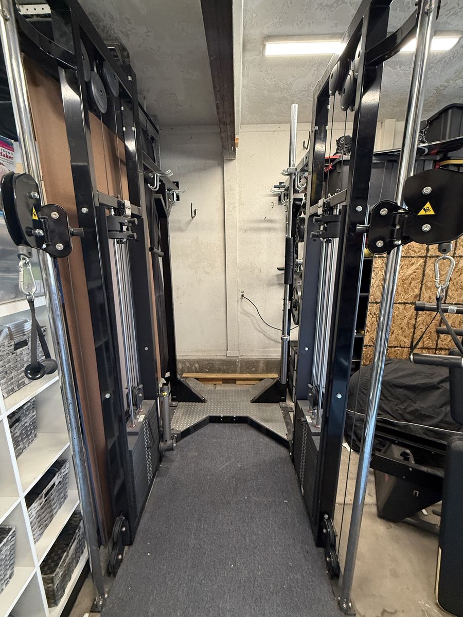 Hammer strength cable machine