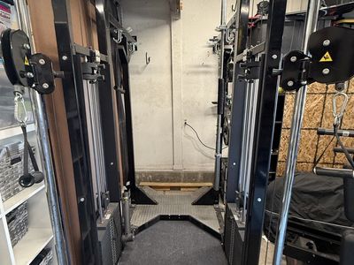 Hammer strength cable machine