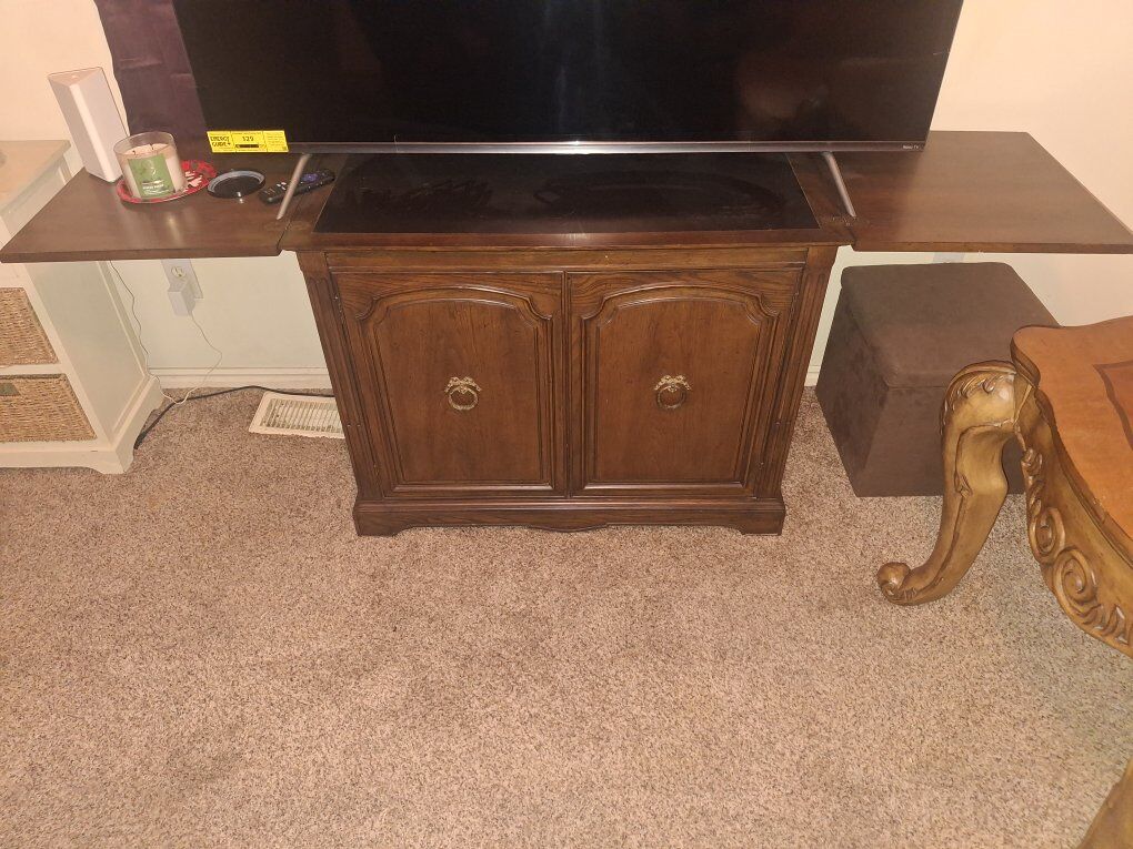 Henredon dry bar cabinet