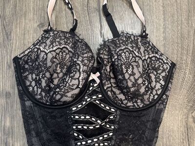 Nice Victorias Secret Bustier size Small - DD