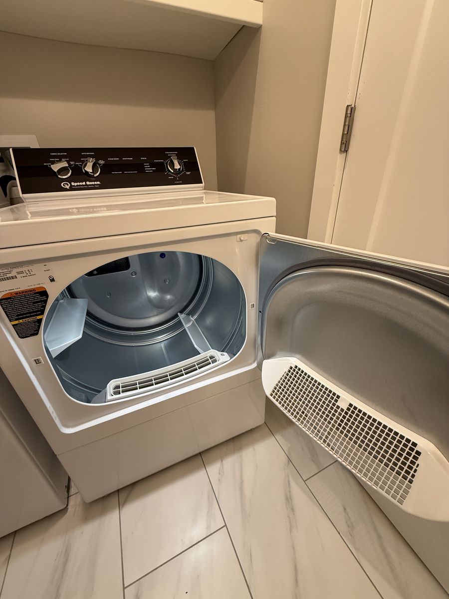 Speed Queen WashEr And Dryer Set