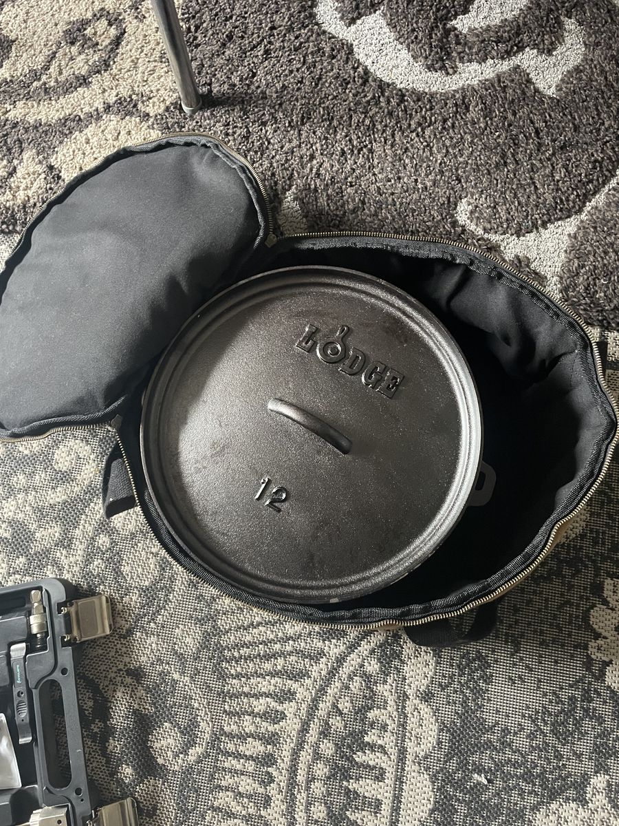 12” Lodge New 8 quart w/ carrying case