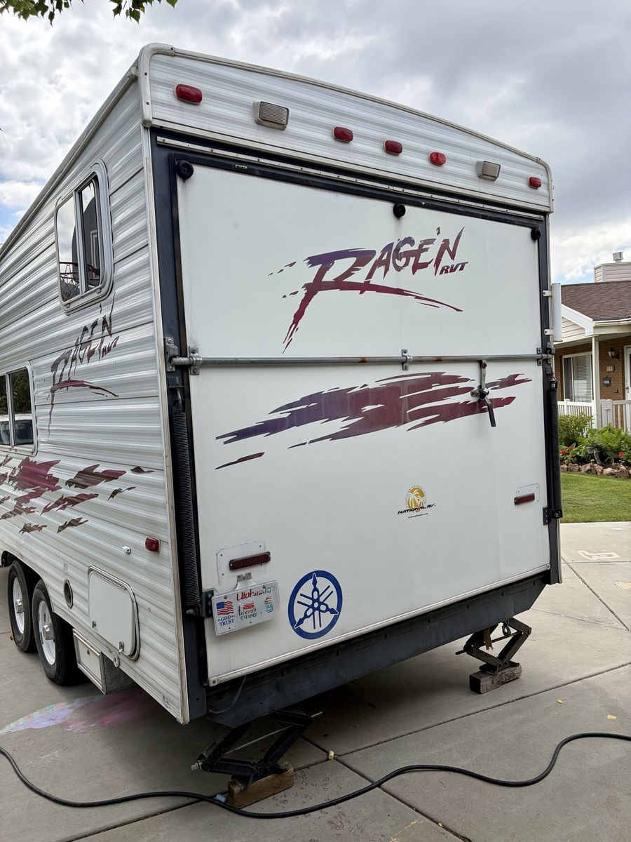 Camp RV trailer/toy hauler